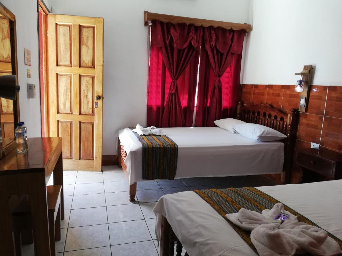 Hotel La Union Flores